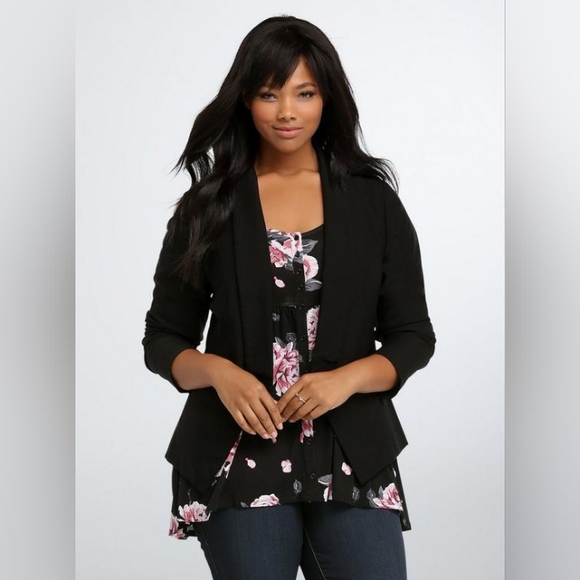 torrid Jackets & Blazers - Torrid Black Cutaway Blazer with pockets